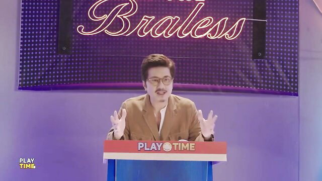 Man speaking at Bracelesss podium on Playtime stage, Wow Mani Ep 2